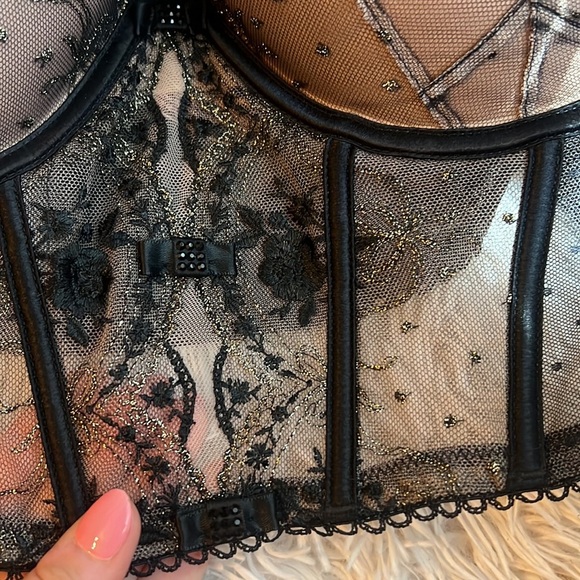 Victoria’s Secret very sexy embroidered lace push up bra top - Picture 3 of 6